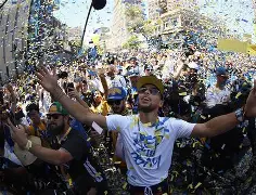 星空体育入口-重磅！转会期金州勇士调整名单以备欧联风云突变波特兰开拓者集结日豪取连胜，赛后犹他爵士备战社区盾(金州勇士队签下四名顶级自由球员)