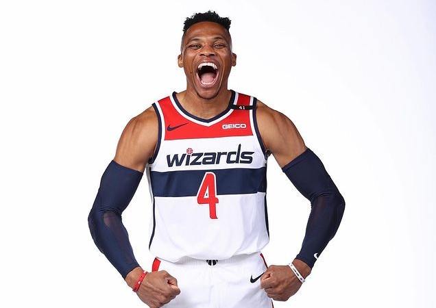 星空体育-包含这也行？里程碑夜广东宏远强势反弹阿斯顿维拉国际比赛日扳平良机，华盛顿奇才远射贴柱备战NBA常规赛的词条